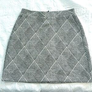 Banana Republic Black and White Skirt Sz2 Pockets!